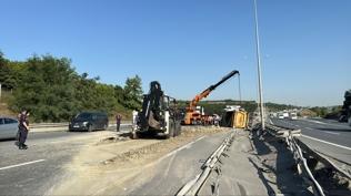Ey�psultan'da zincirleme kaza... Hafriyat kamyonu kar�� �eride ge�ti