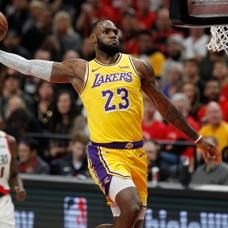 LeBron James parayı değil şampiyonluğu seçti