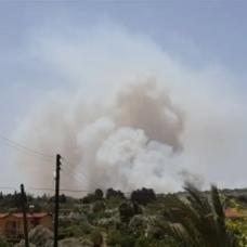 G�ney K�br�s'ta yang�n pani�i... At�� tatbikat�nda ��kan alevler k�y� sard�