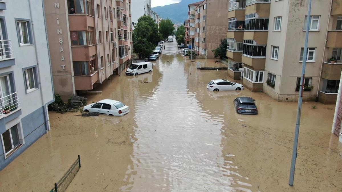 Sel felaketinin yaralar� sar�l�yor! Kastamonu'ya 5 milyon liral�k destek g�nderildi