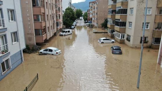 Sel felaketinin yaralar� sar�l�yor! Kastamonu'ya 5 milyon liral�k destek g�nderildi