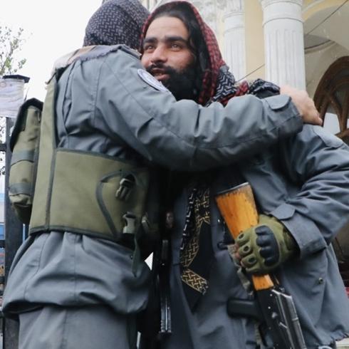 Afganistan'da silahl� sald�r�: Ofise giderken kur�unlar�n hedefi oldu