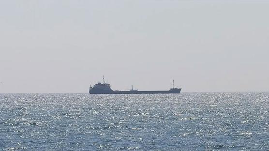 Karadeniz'de tansiyon y�kseldi! Rusya askeri y�k ta��yan gemiyi hedef ald�