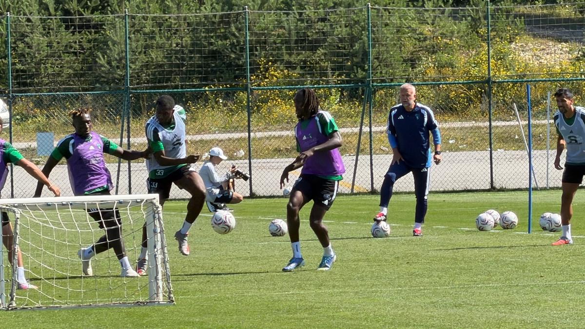 Kocaelispor yeni sezona yo�un tempoda haz�rlan�yor