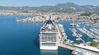 Kruvaziyerle turist ak�n�! 4 bin yolcu limana ayak bast�