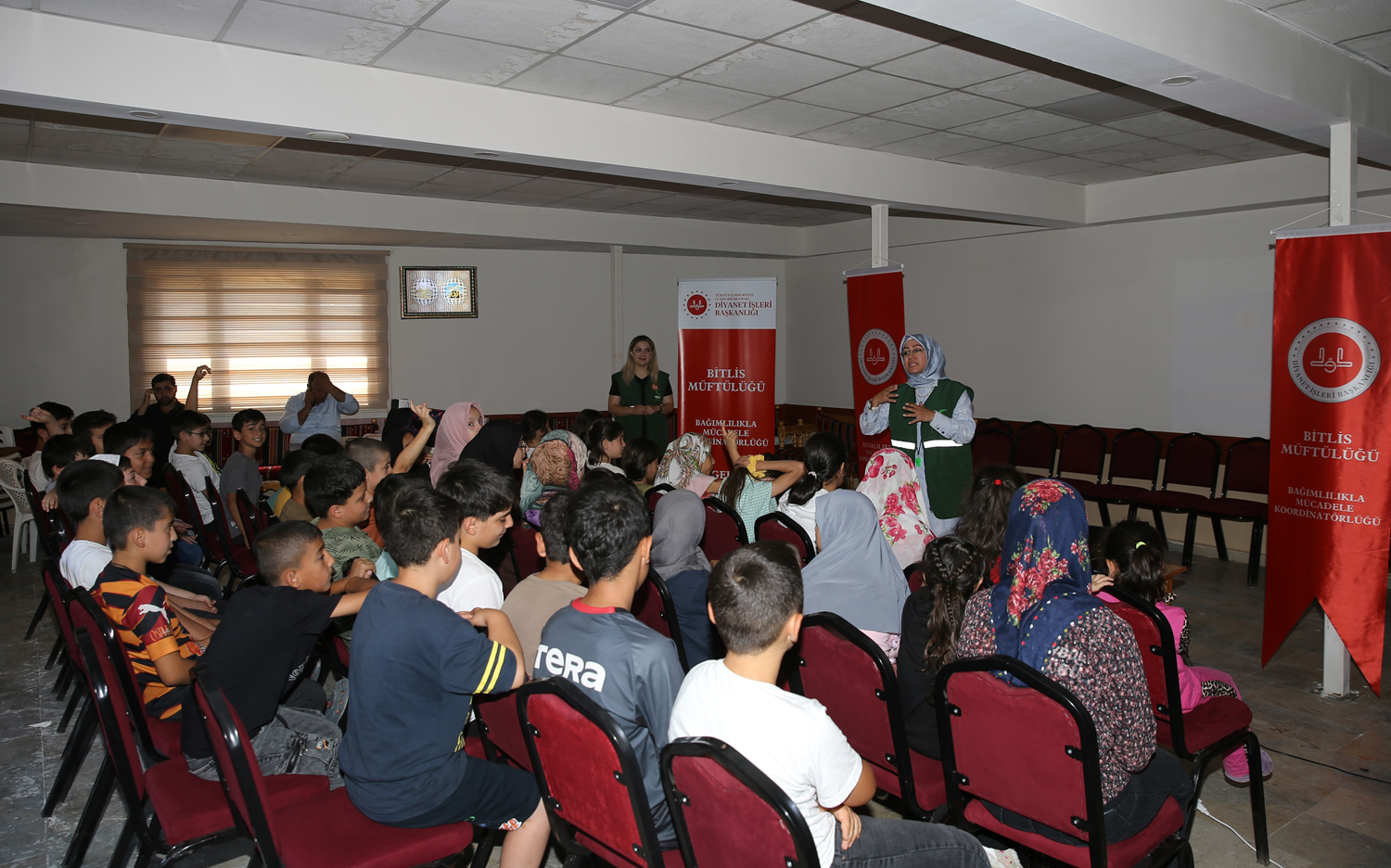Bitlis'te çocuklara teknoloji bağımlılığı eğitimi: 16 kursta 1000 öğrenciye ulaşıldı