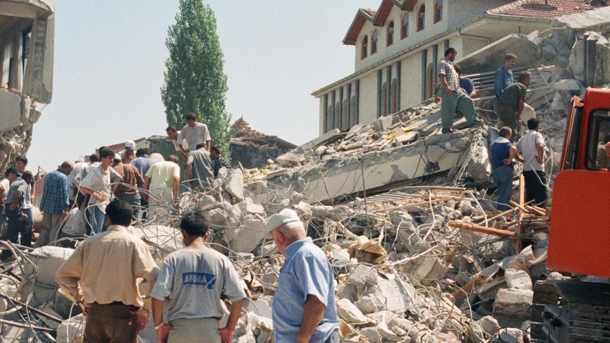 17 Ağustos Marmara Depremi'nin üzerinden 27 yıl geçti