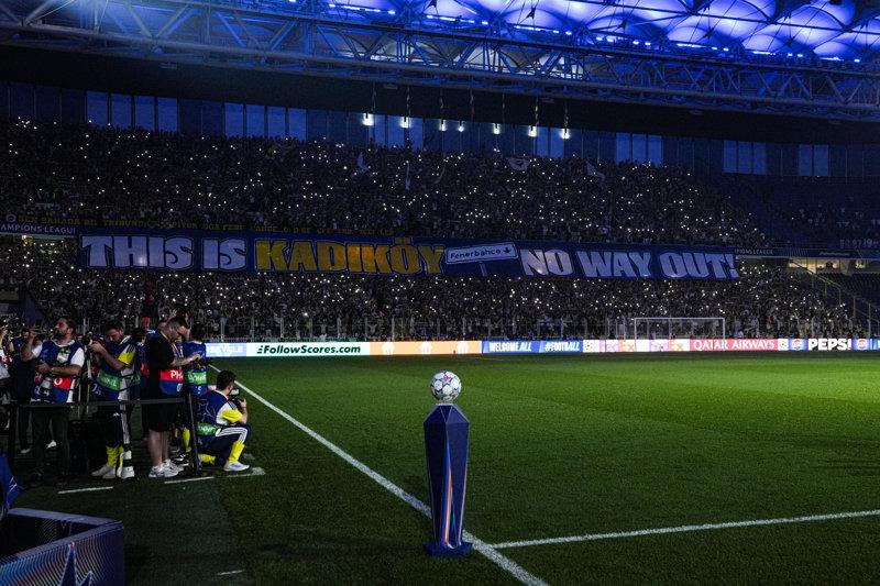 Kadıköy'de Lyon maçına özel koreografi