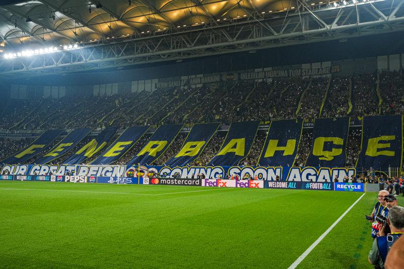 Kadıköy'de Lyon maçına özel koreografi