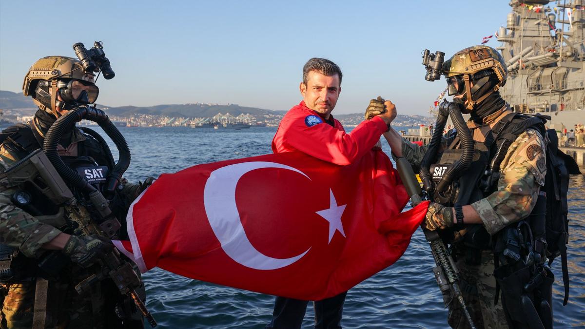 Mavi Vatan mesajı büyük ses getirdi! Yunanistan'da Selçuk Bayraktar paniği