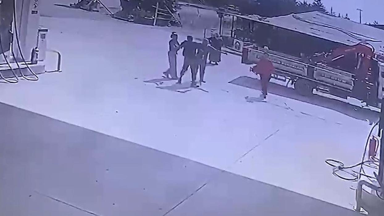 Ailesinin gözleri önünde kaçırıldı! Kamerada dehşet anları