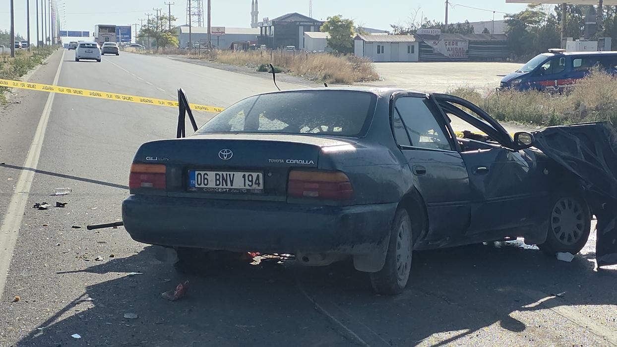 Aksaray'da korkunç kaza! Direğe çarpan otomobilde 2 ölü, 2 ağır yaralı