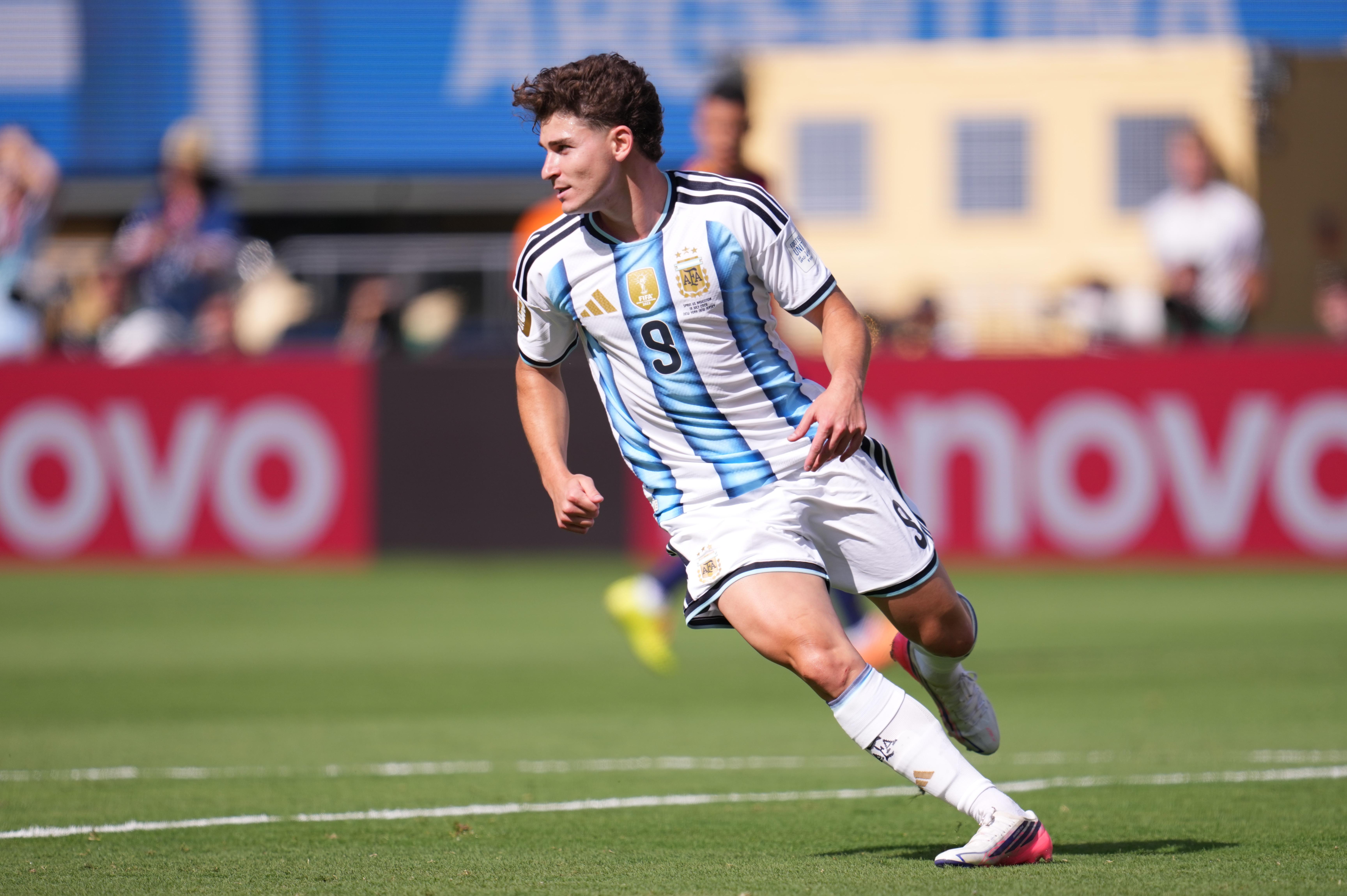 Arsenal'in gözü Julian Alvarez'de