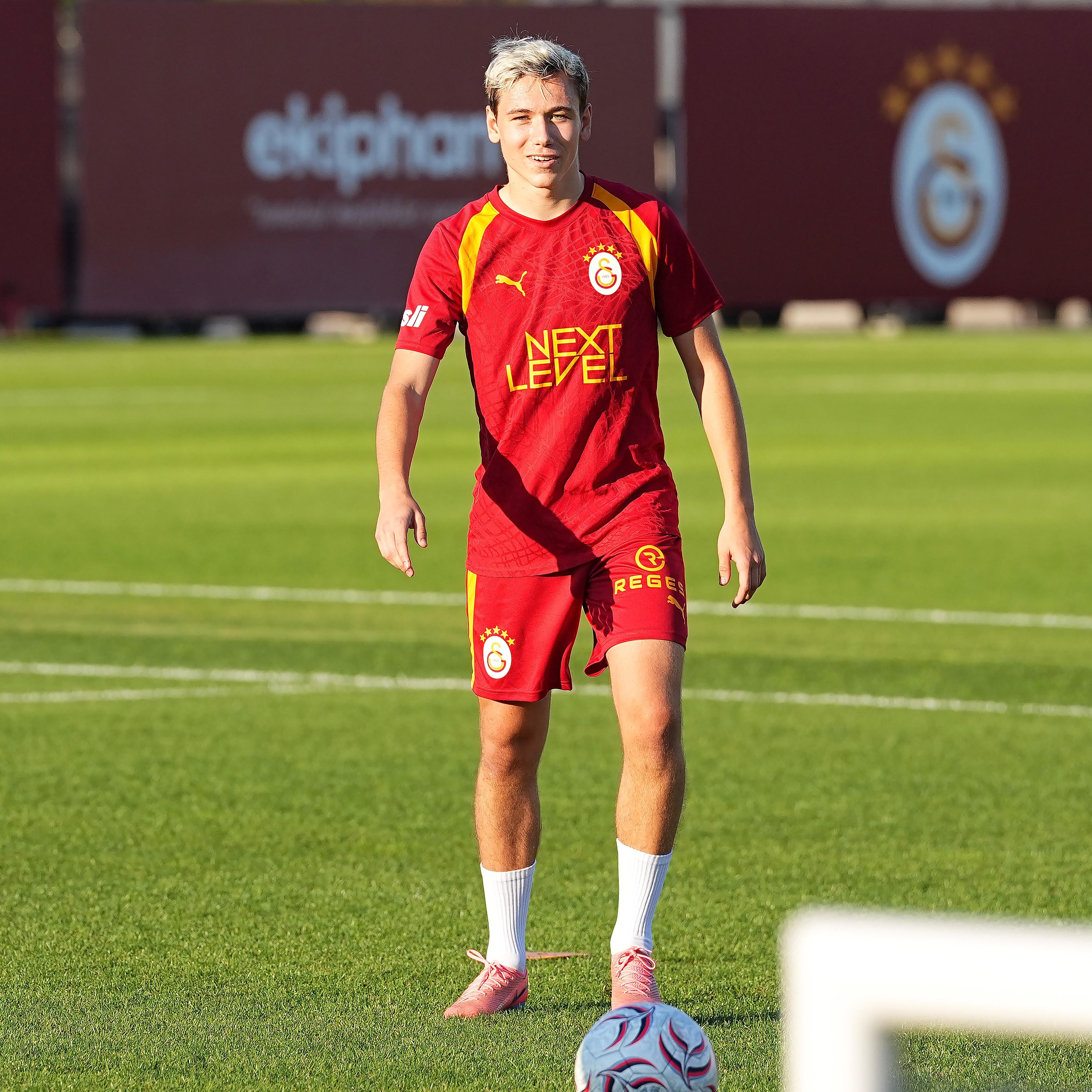 Batrakov, Galatasaray'daki ilk antrenmanına çıktı