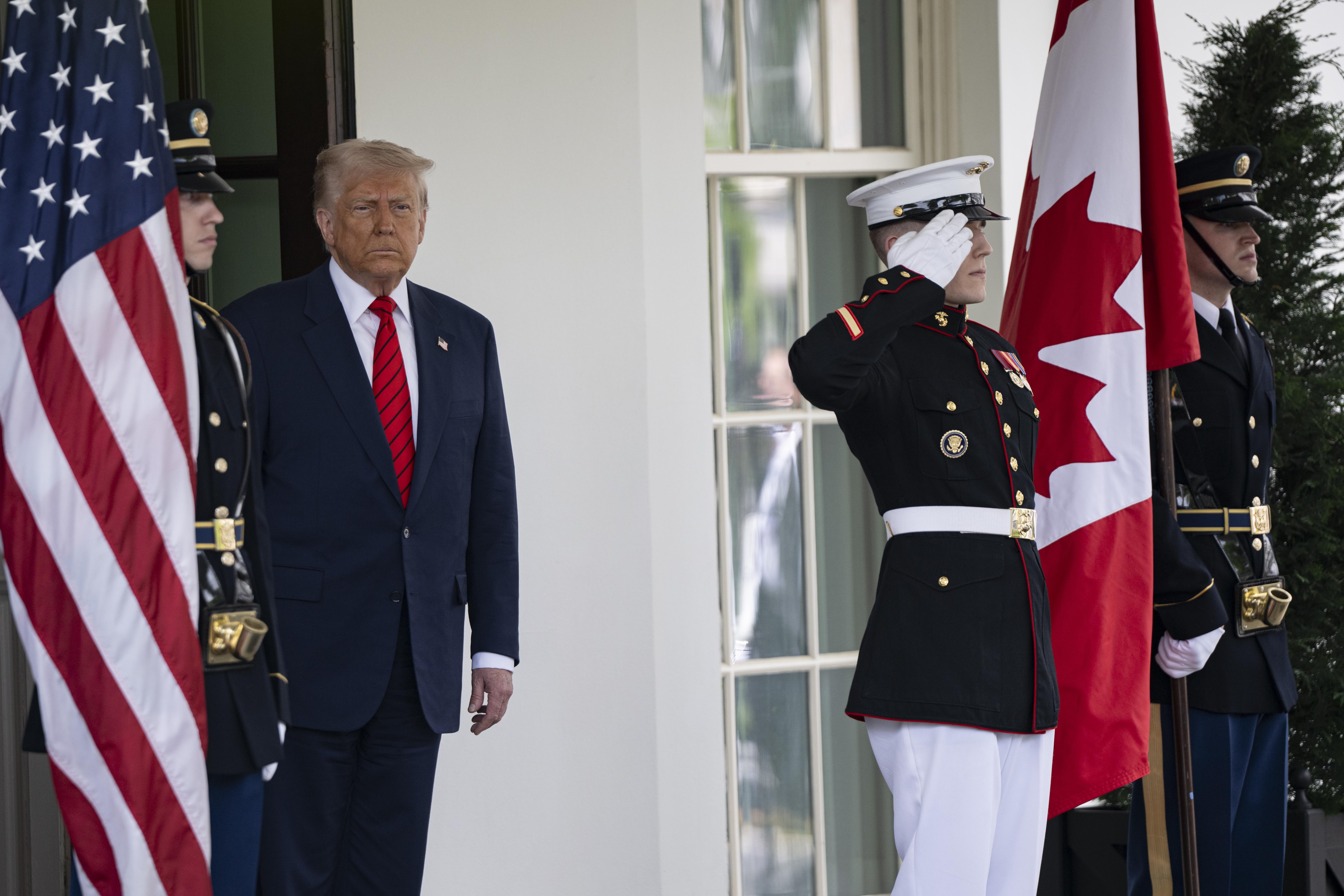 Kuzey Amerika'da ticaret savaşı kızıştı: Trump'tan Kanada'ya ağır darbe