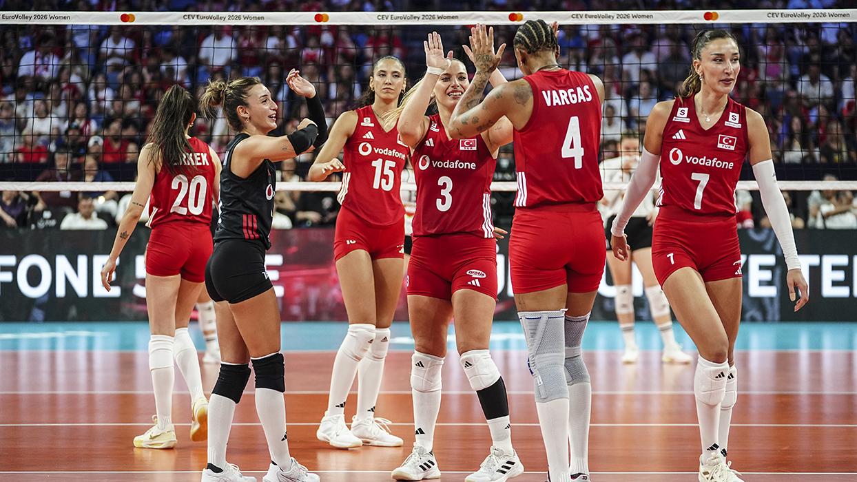 Macaristan'ı da devirdik! Filenin Sultanları kayıpsız ilerliyor