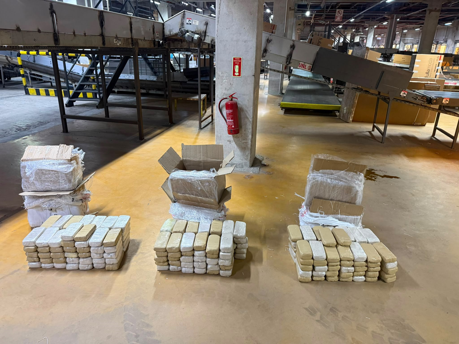 Ankara'da narkotik operasyonu: Kargo paketlerinden 109 kilo yasaklı madde çıktı