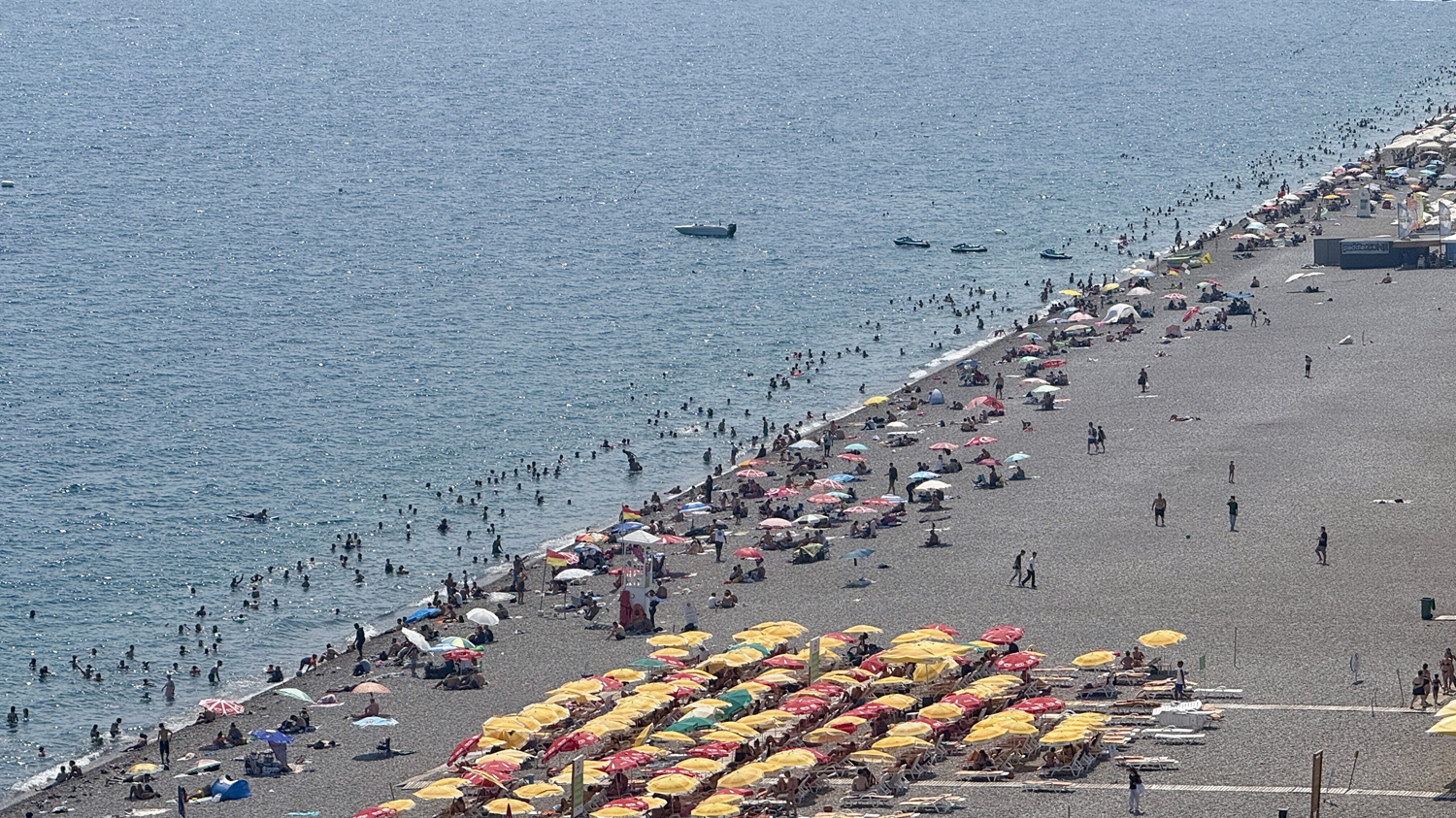 Antalya'da yüksek nem alarmı! Sahillere akın ettiler