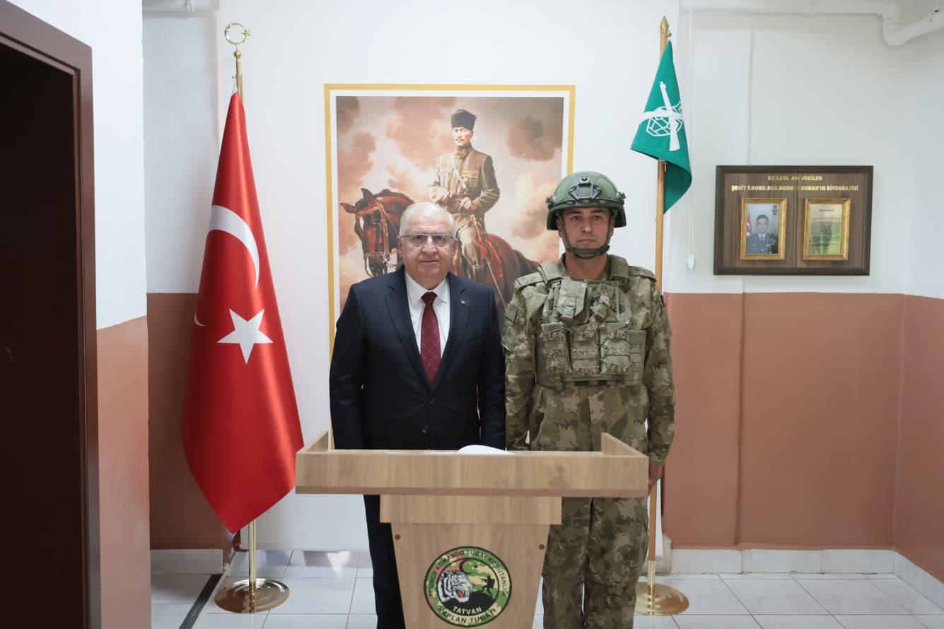 Bakan Güler, 10'uncu Komando Tugay Komutanlığında incelemelerde bulundu