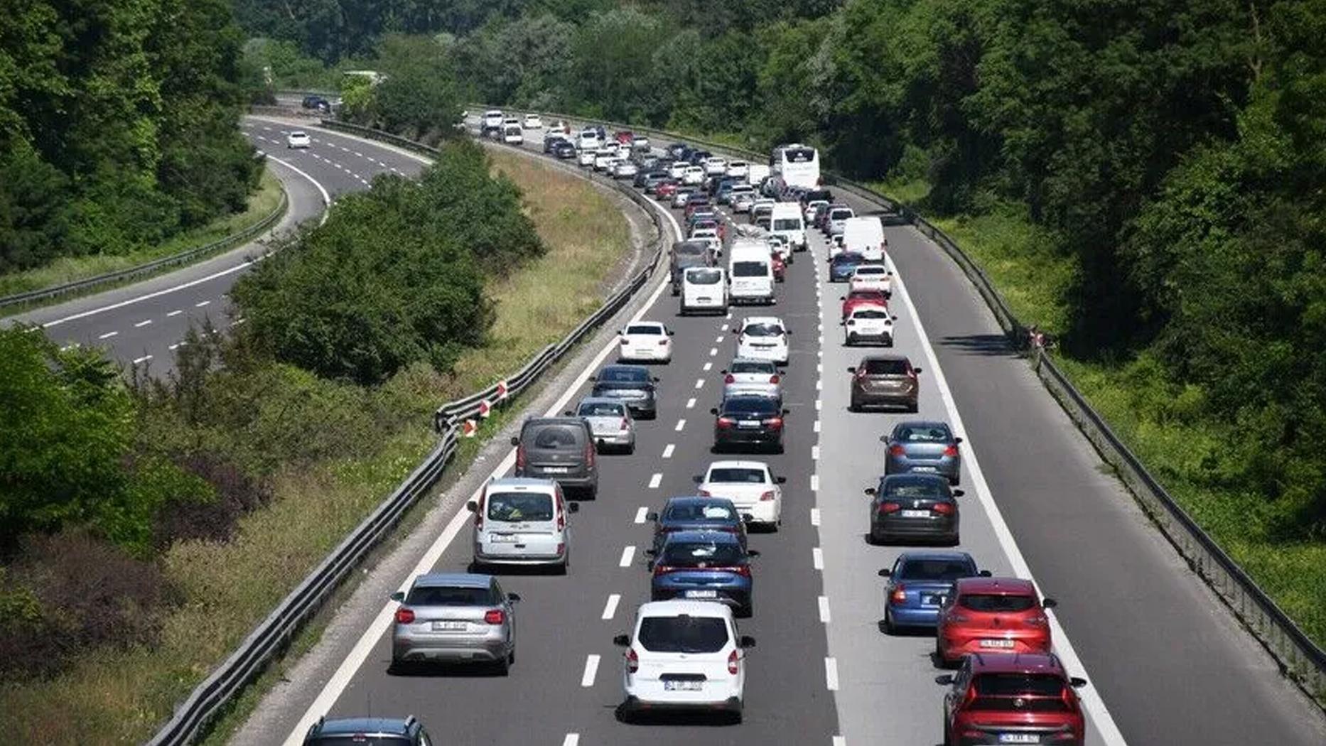 Bolu Valiliği'nden sürücülere kritik uyarı: İstanbul istikameti trafiğe kapatıldı