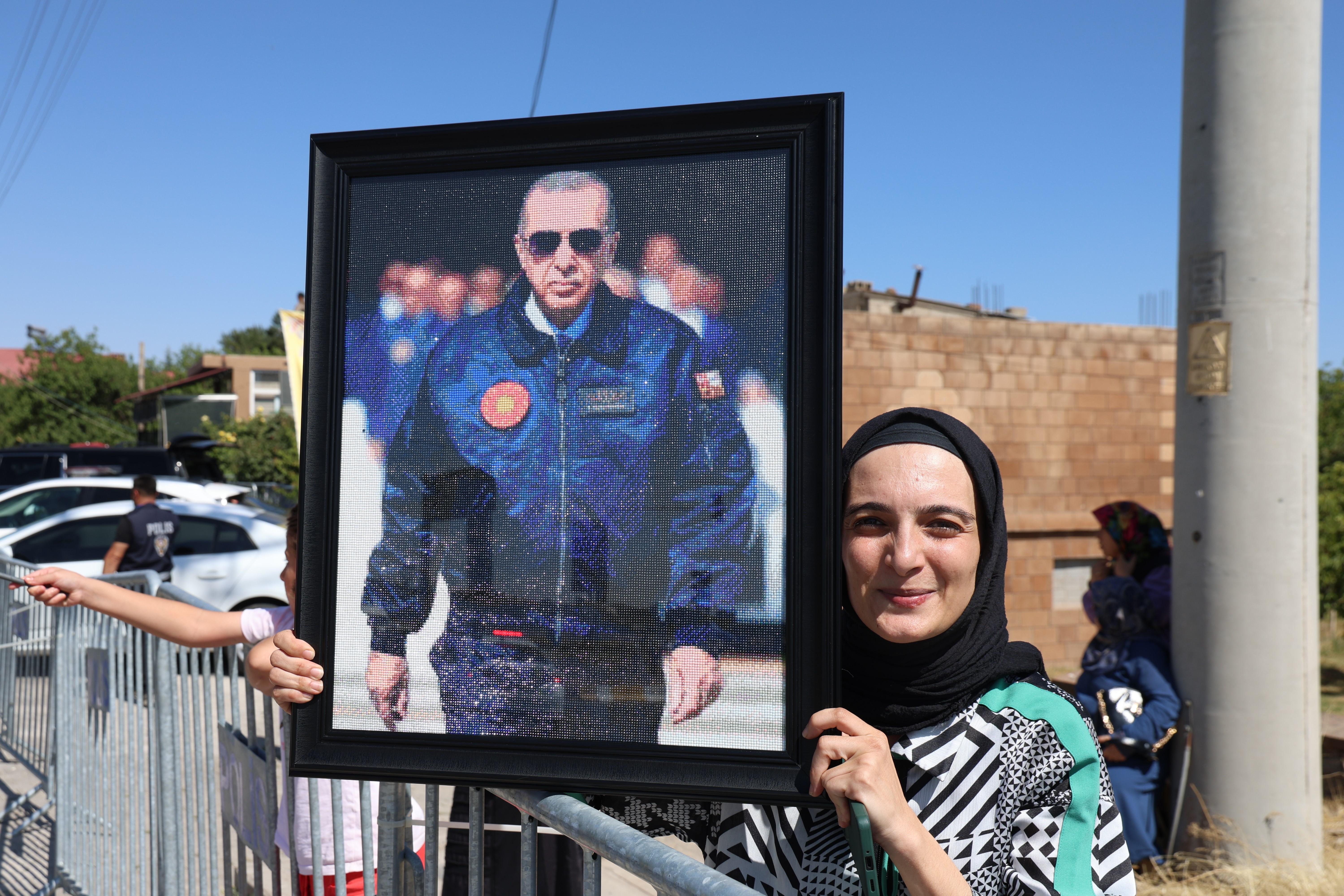 Cumhurbaşkanı Erdoğan'a anlamlı hediye! 70 bin boncukla işlendi