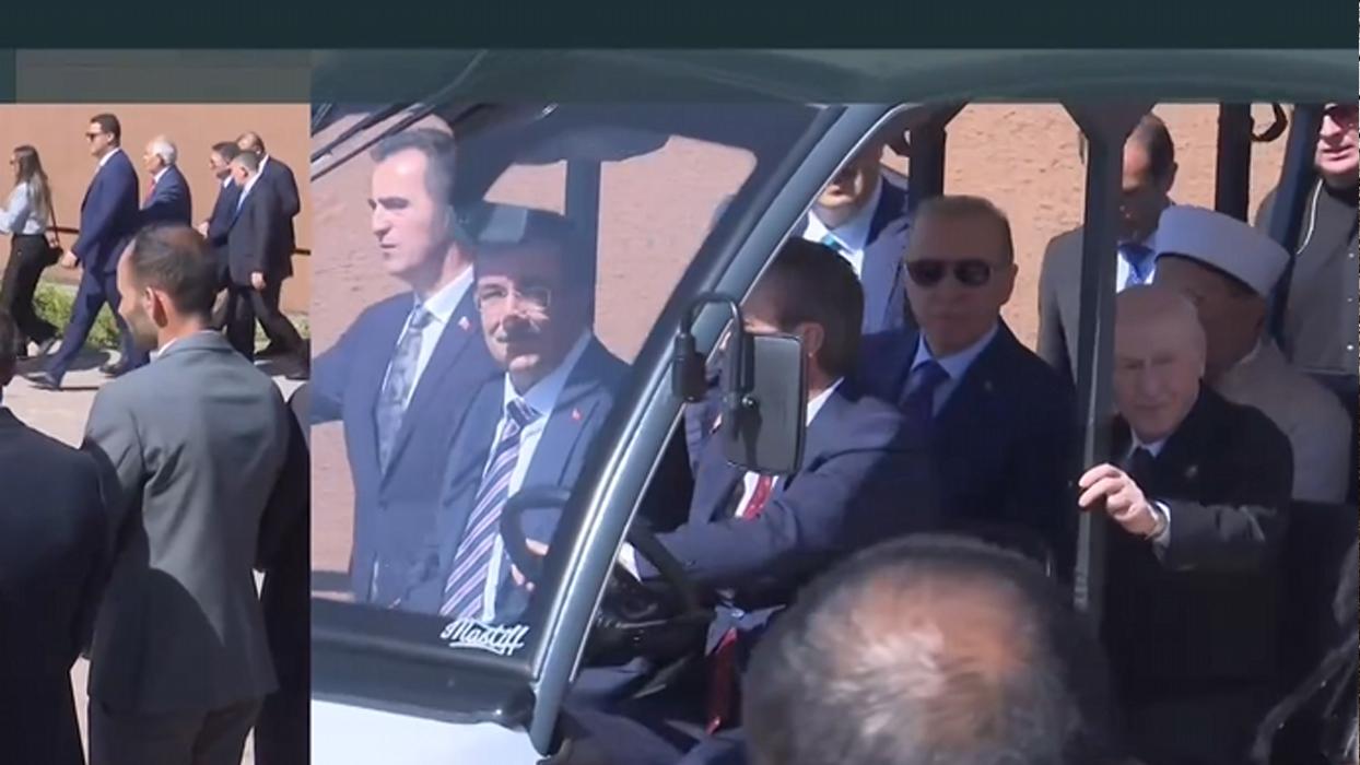 Cumhurbaşkanı Erdoğan ve Bahçeli'den Ahlat Selçuklu Kabristanı'na ziyaret