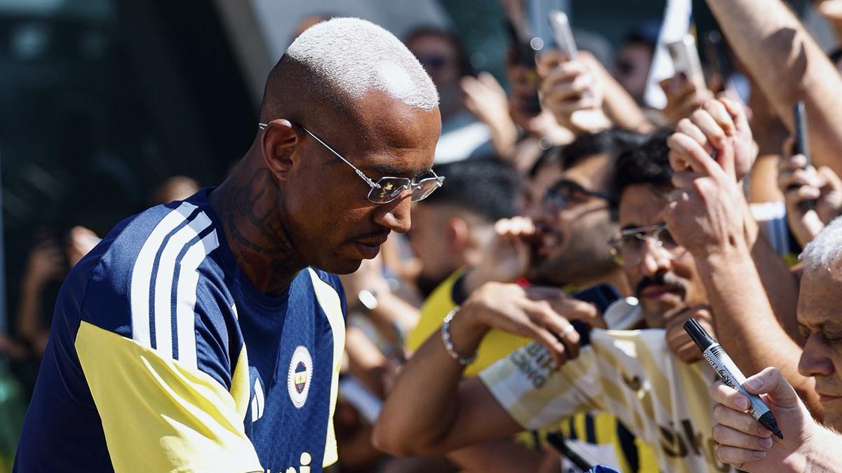 Fenerbahçe kafilesi Lyon'a geldi