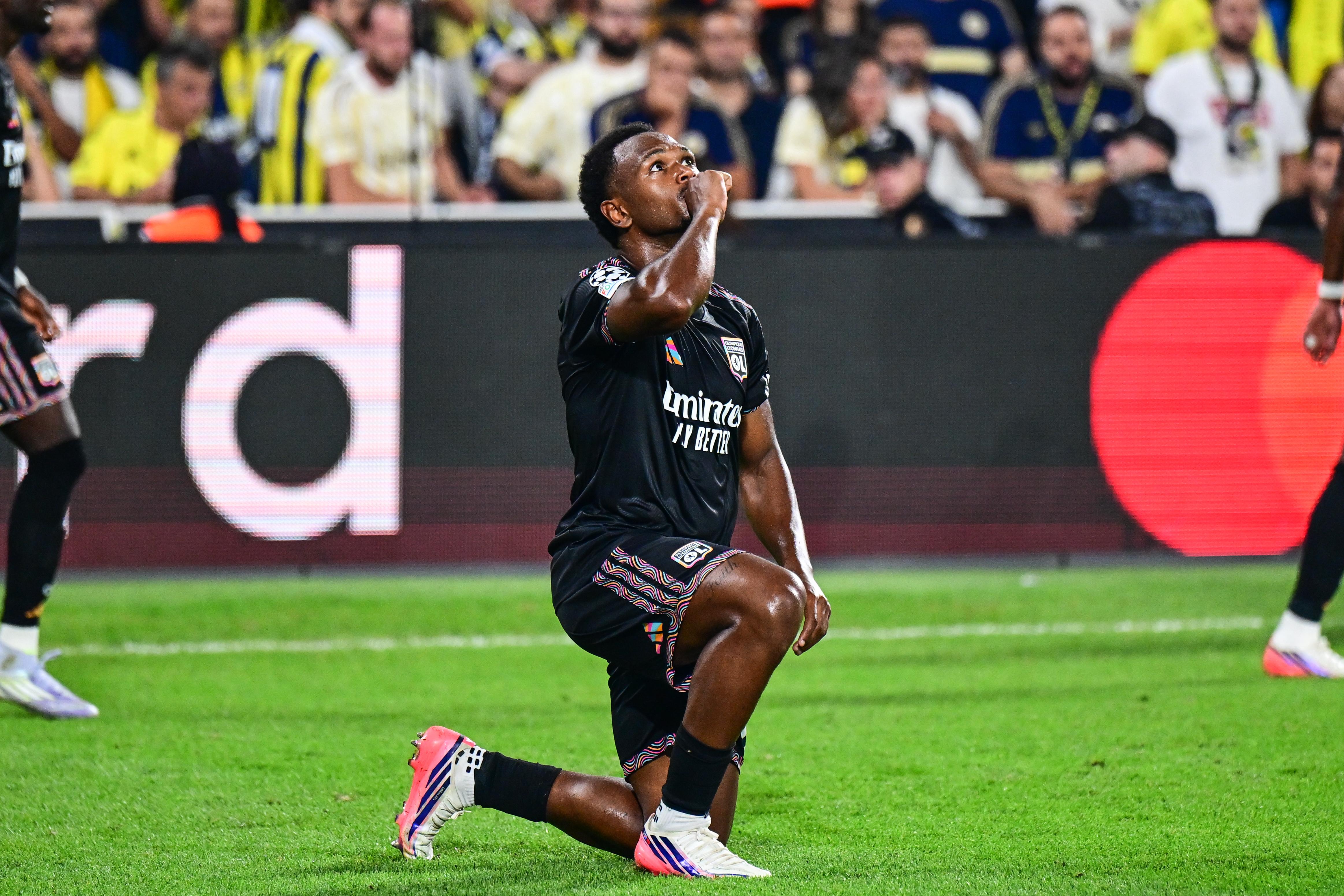 Lois Openda Fenerbahçe maçı için konuştu: Tur iki takım için de yüzde 50-50