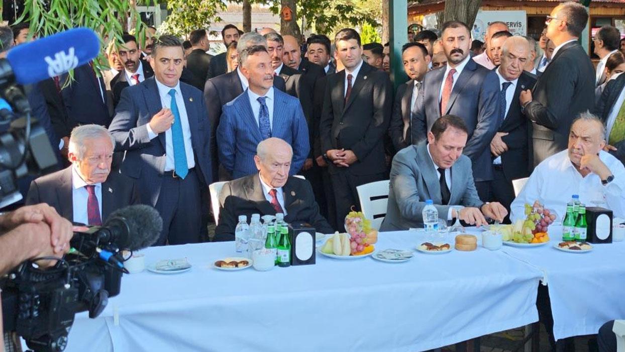 MHP Lideri Bahçeli, Ahlat'ta partililer ve vatandaşlarla buluştu