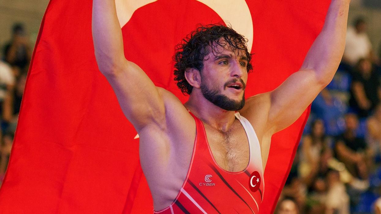 Milli güreşçilerden 2 altın, 5 madalya!