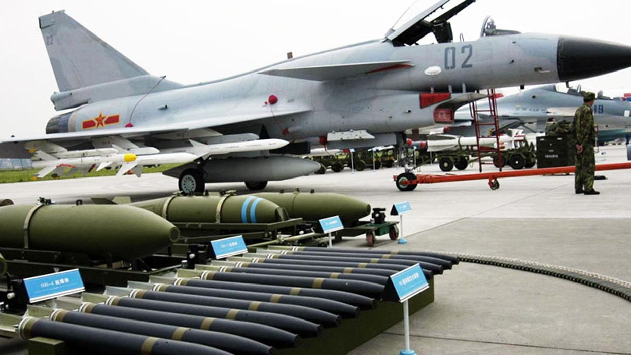 Pilotlar eğitim için Çin'in yolunu tuttular! 25 adet J-10 savaş uçağı geliyor