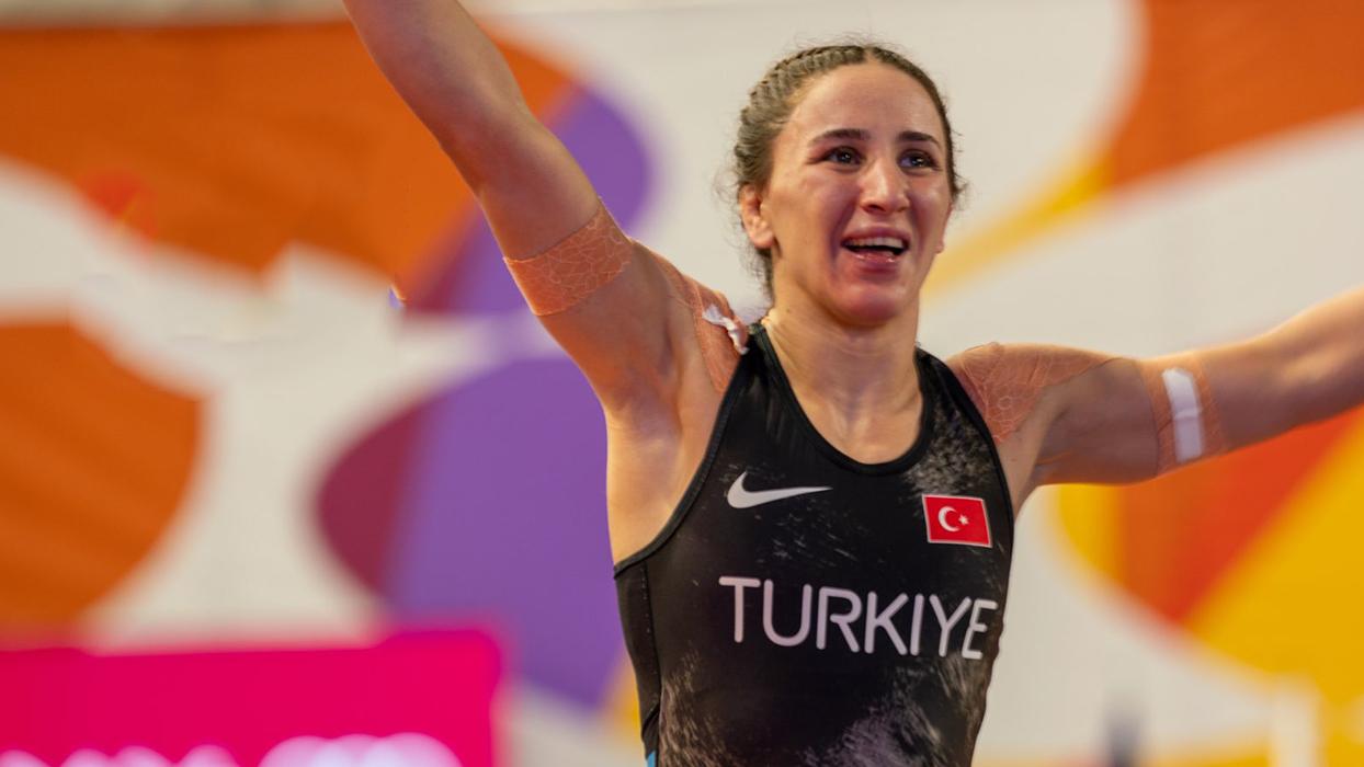Zeynep Yetgil Kamal'dan tarihi altın madalya!