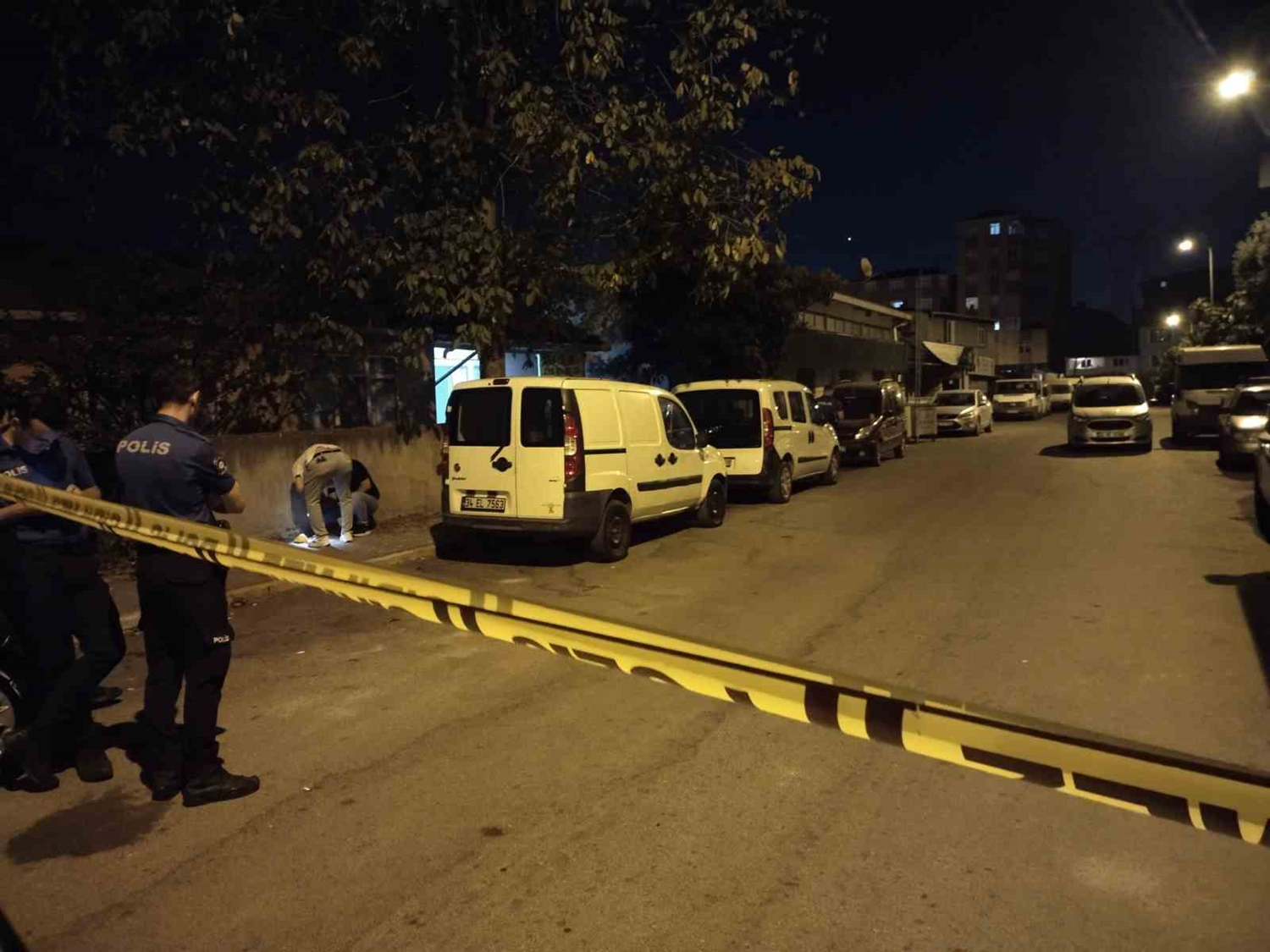 Ataşehir'de gecekonduya silahlı saldırı... Birçok kez kurşunlandı