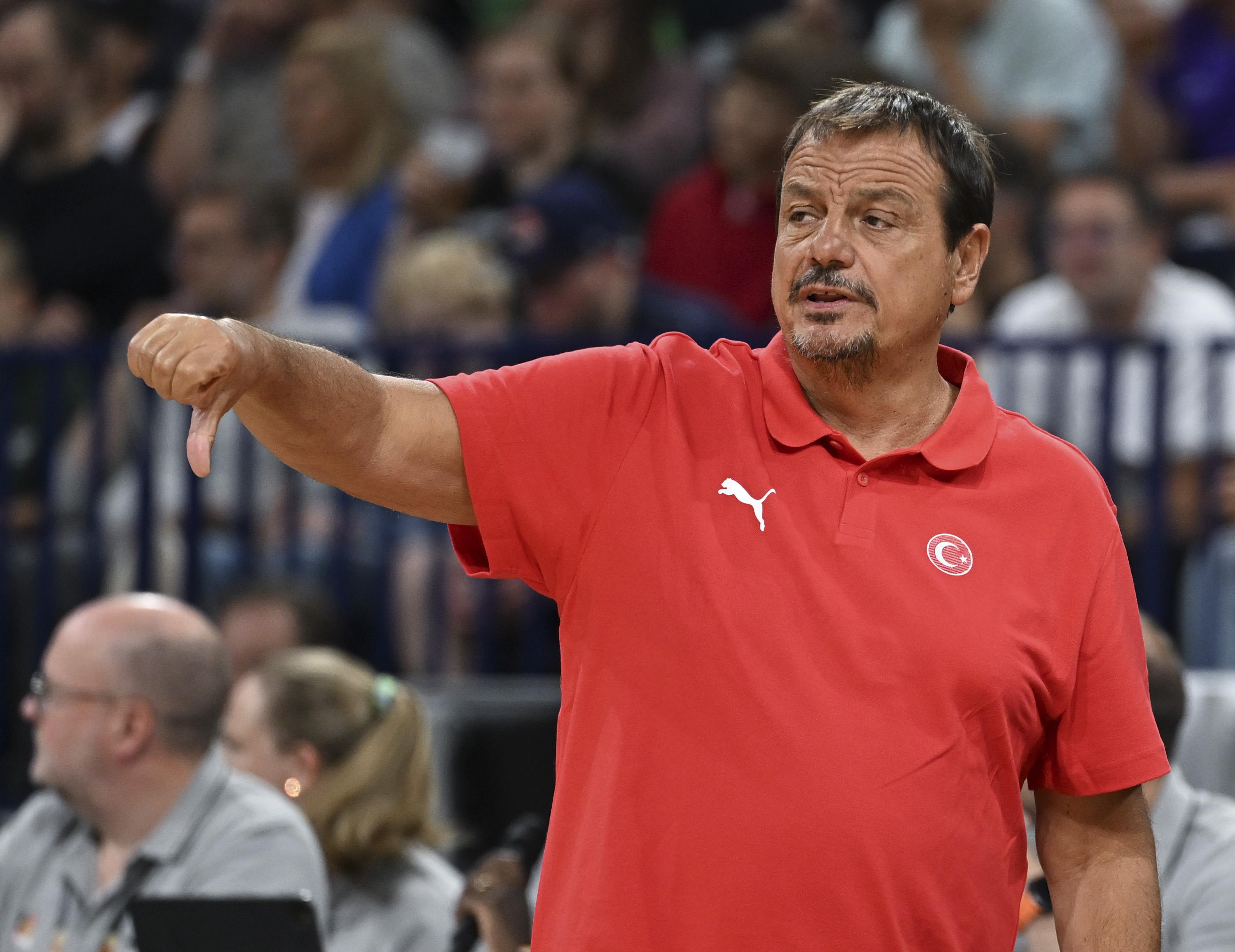 Ergin Ataman: Dünya Kupası için en az 2 veya 3 galibiyet almamız gerekiyor