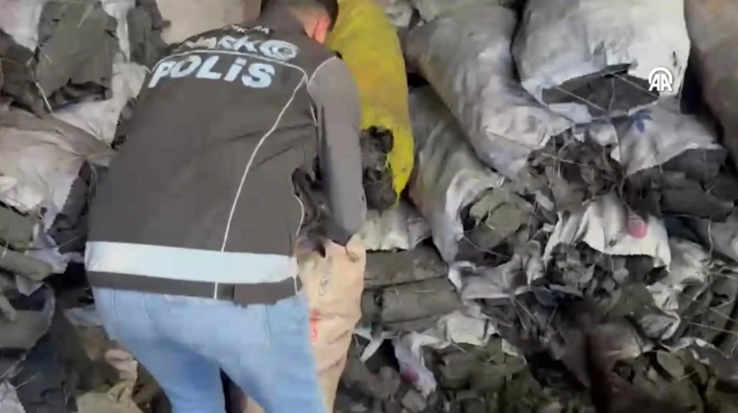 Kömür yüklü tıra operasyon: 2 gözaltı