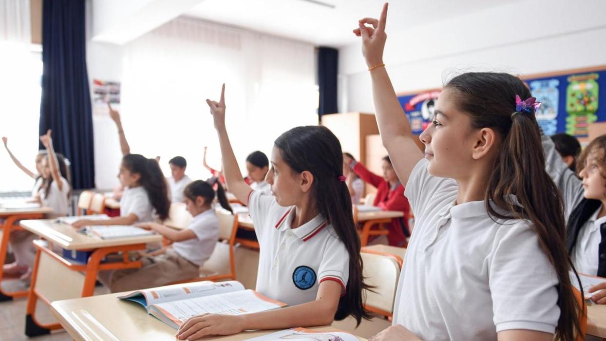 Okul kıyafetlerinde yeni dönem! Uygulama hem güvenliği hem veli bütçesini hedefliyor