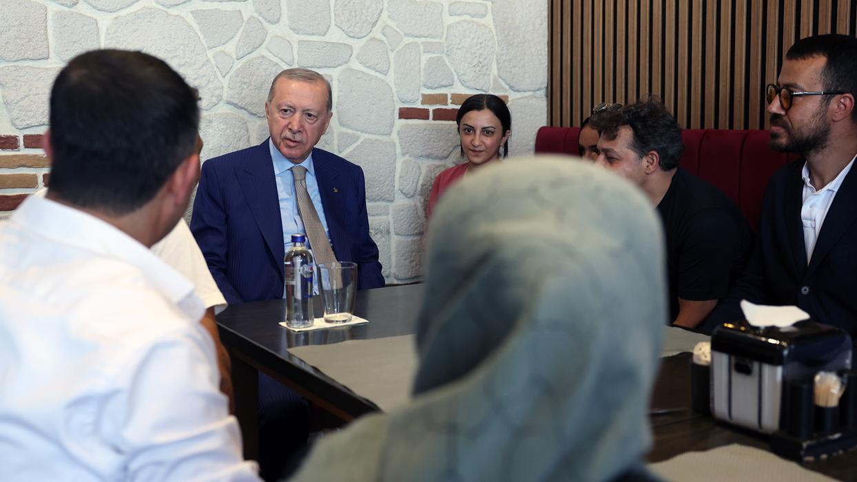 İstanbul'da sürpriz ziyaret! Cumhurbaşkanı Erdoğan vatandaşlarla sohbet etti