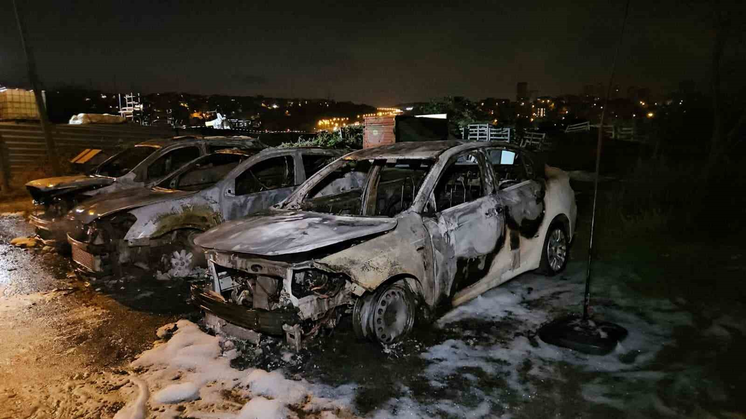 Oto galeride kundaklama dehşeti! Güvenlik kamerala…