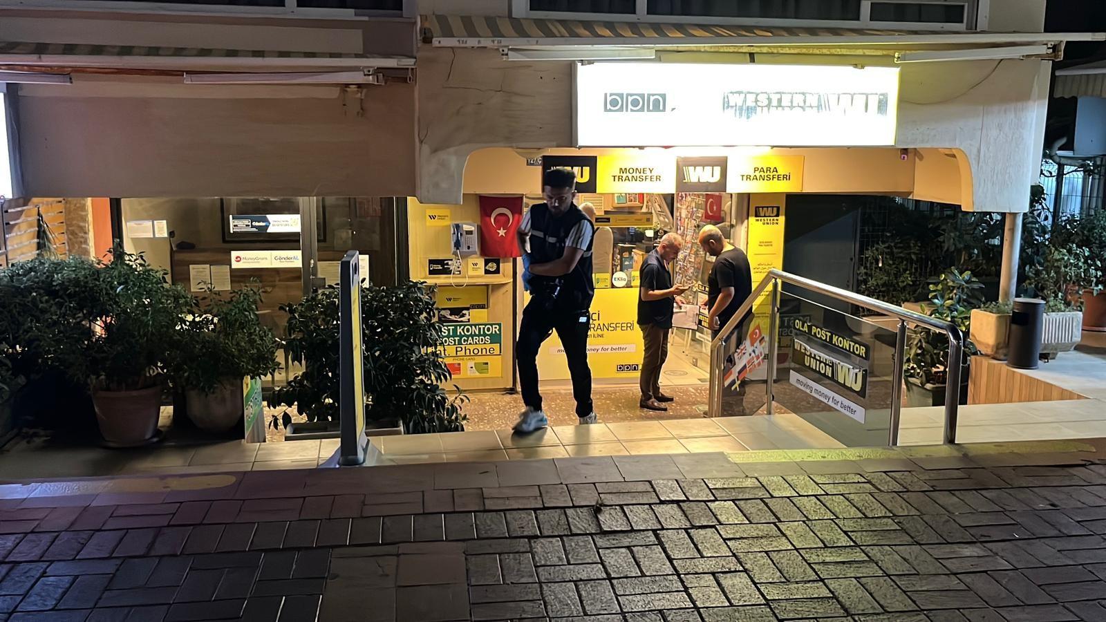 Alanya'da döviz bürosuna silahlı soygun girişimi