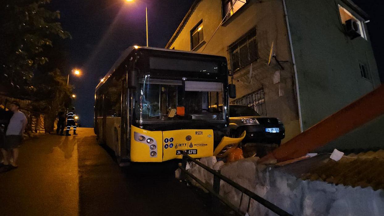 Facianın kıyısından dönüldü: Sarıyer'de İETT otobüsü bariyerlere girdi