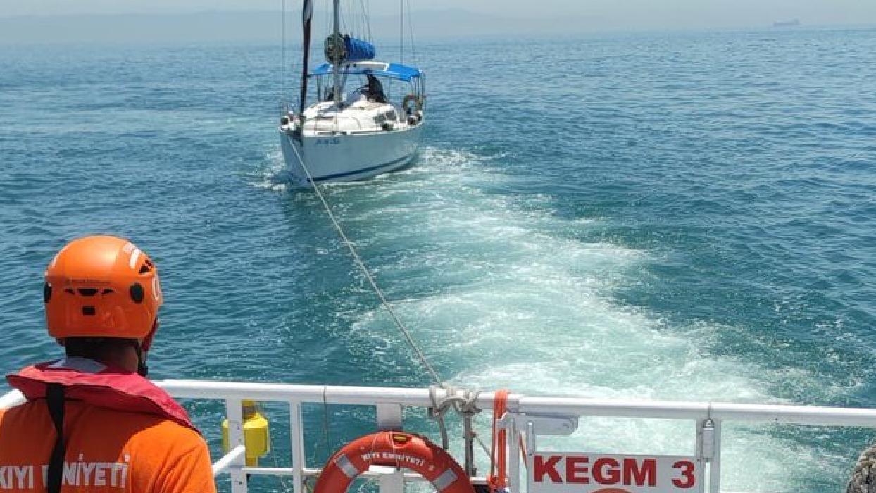 İstanbul Boğazı'nda sürüklenen tekne kurtarıldı
