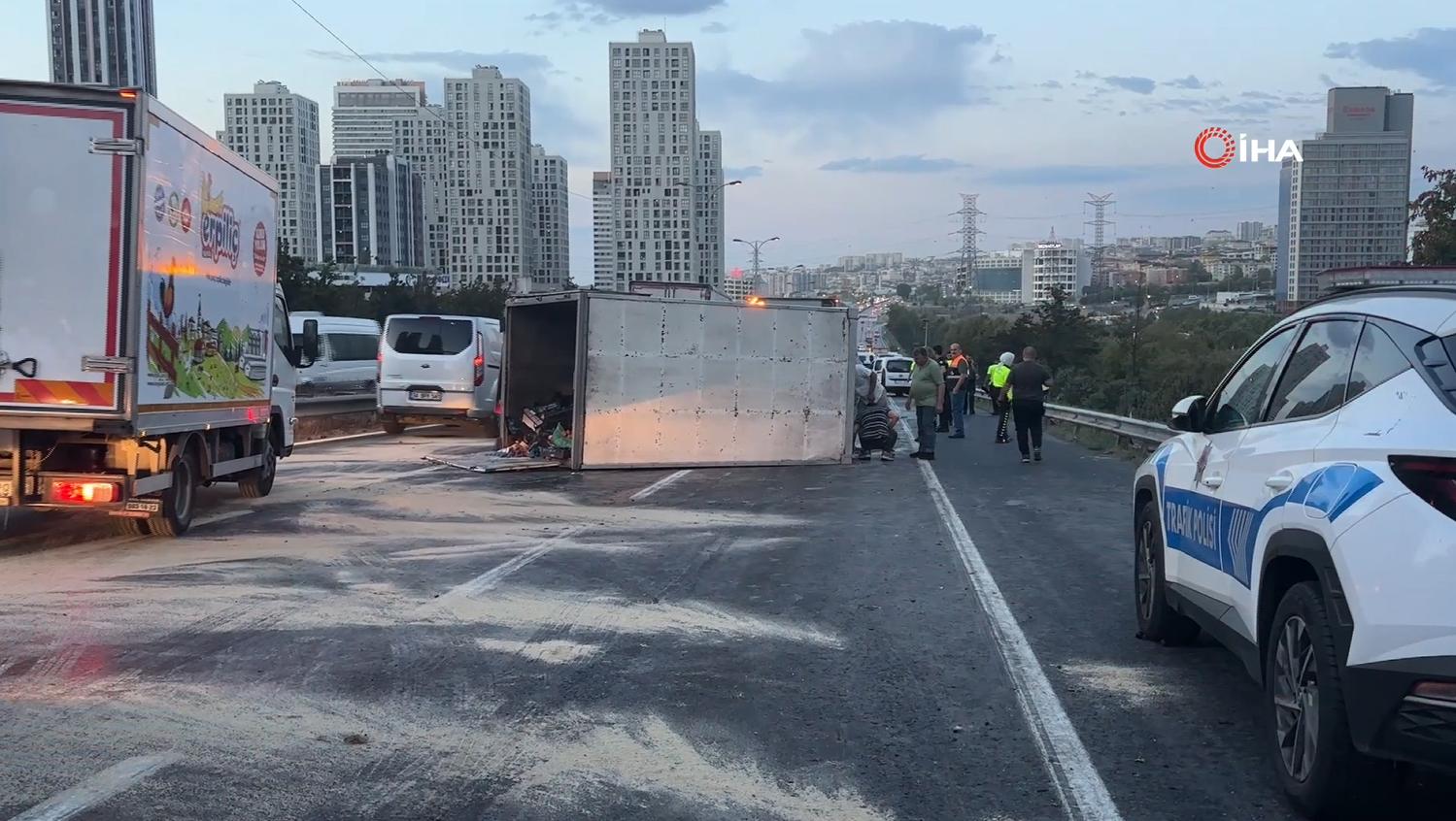İstanbul'da sağanak sonrası facia! 11 araç birbiri…