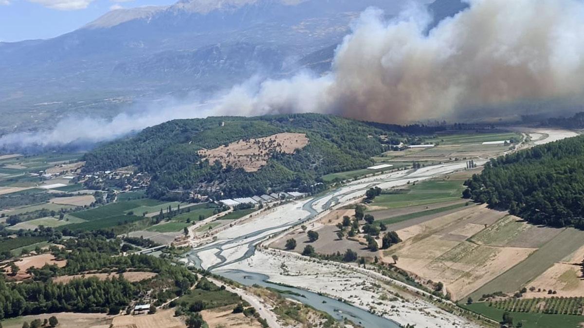 Alevler Muğla'dan Kaş'a sıçradı! Ekipler müdahale ediyor
