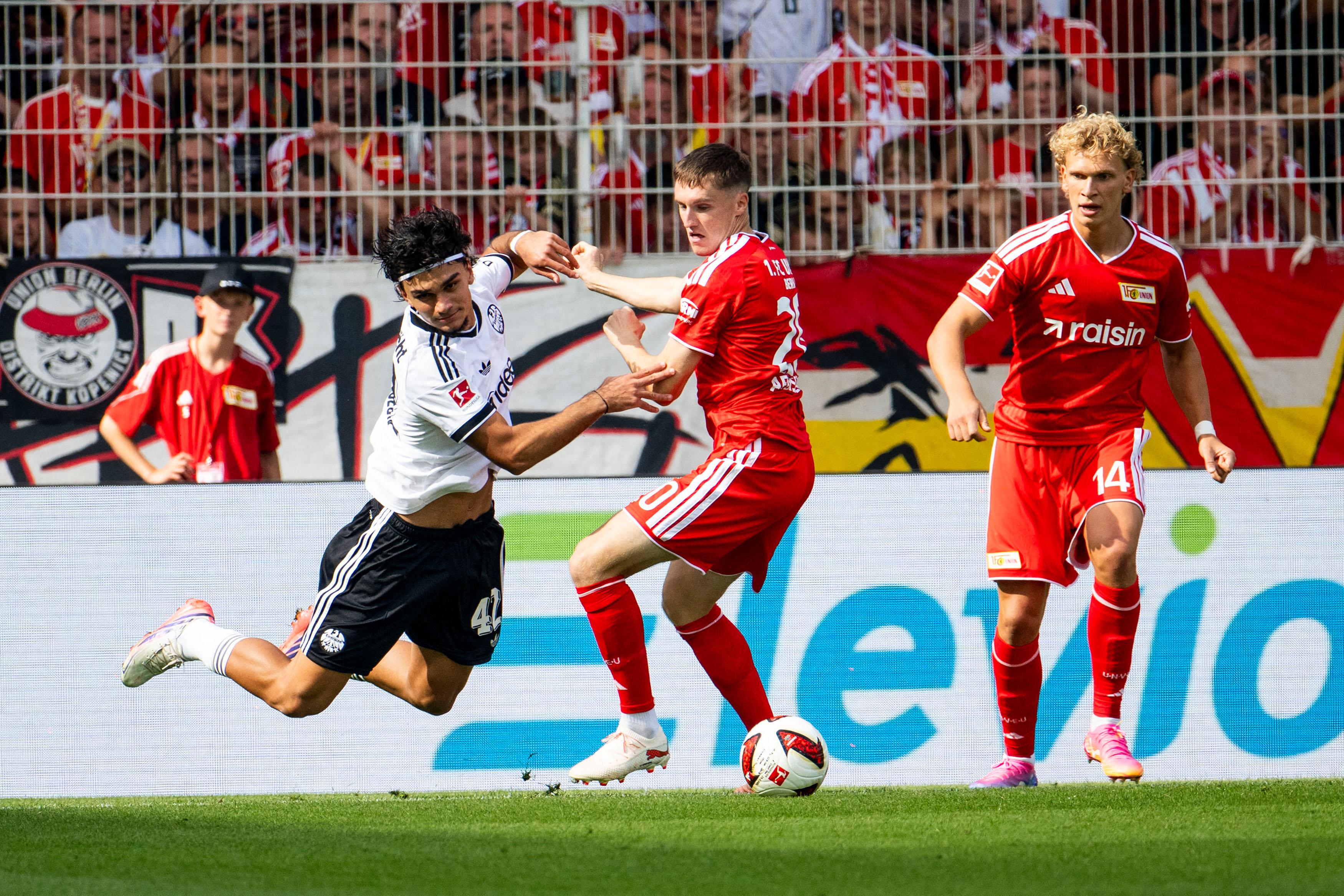 Gol düellosunda kazanan çıkmadı! Can Uzun'lu Frankfurt'tan ilk maçta 1 puan