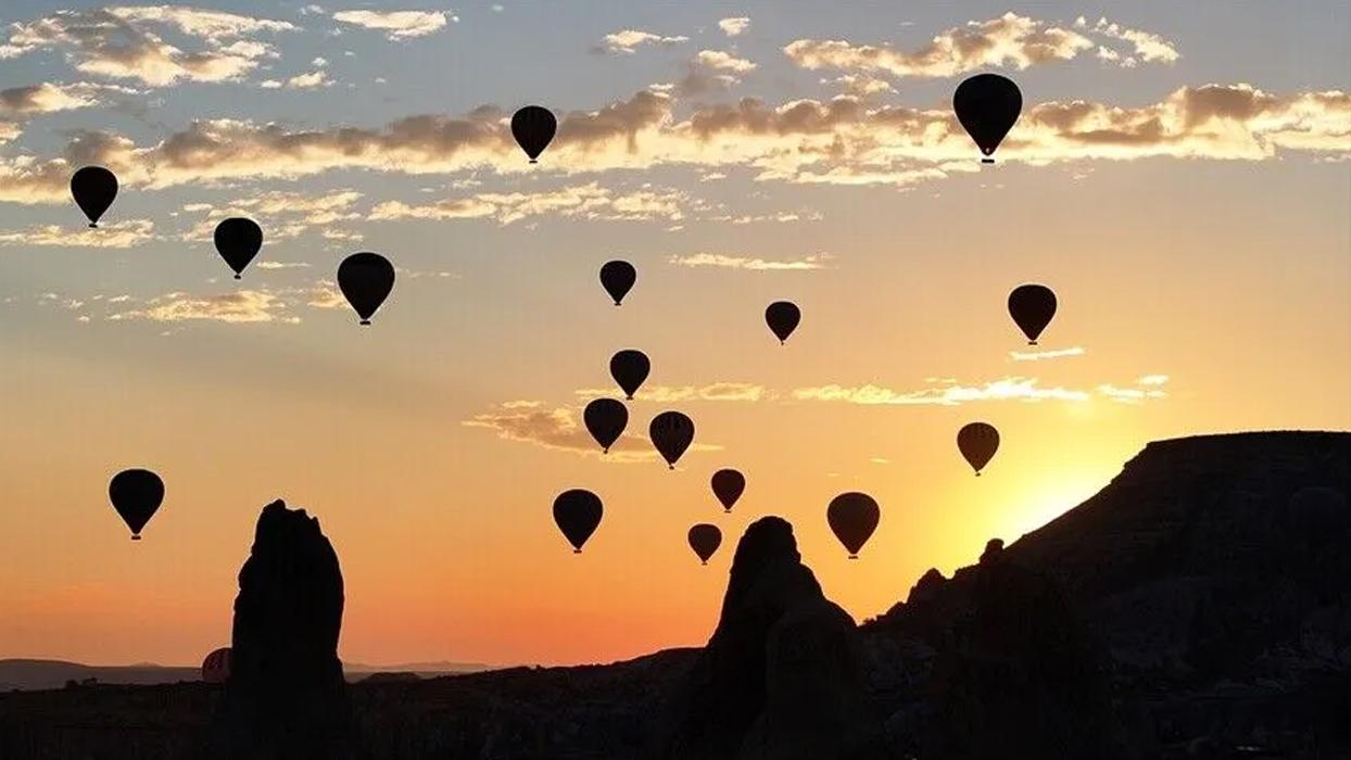 Kapadokya'da balon turlarına fırtına engeli