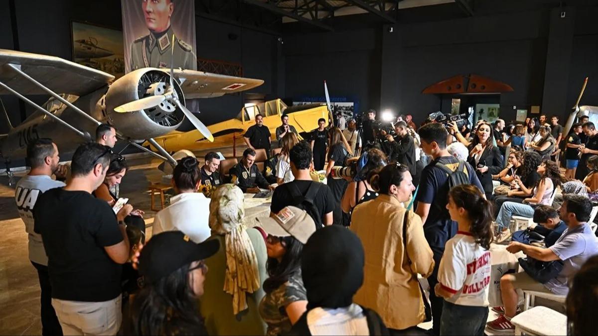 30 Ağustos coşkusu İstanbul'u sardı! SOLOTÜRK pilotları İstanbul'da vatandaşlarla buluştu