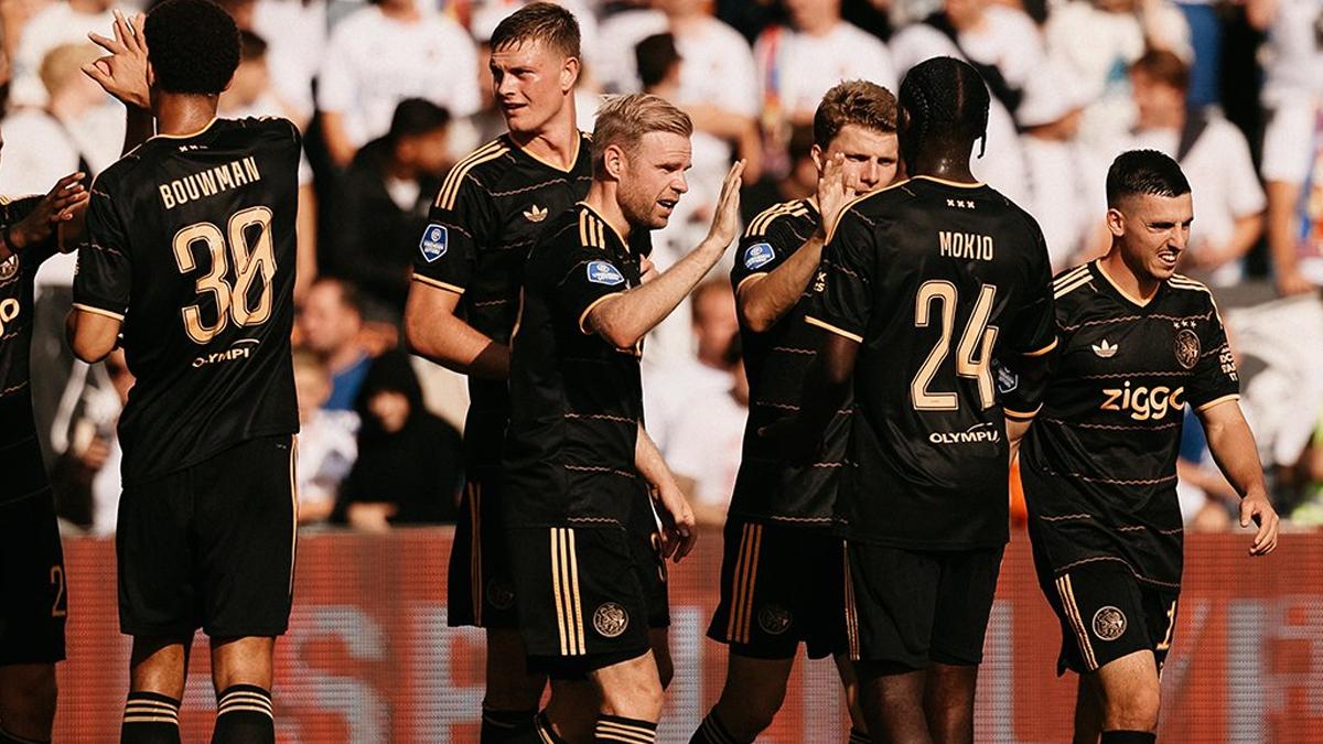 Ajax deplasmanda Telstar'ı 4 golle geçti