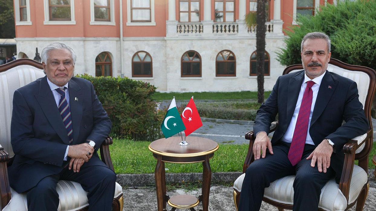 Bakan Fidan, Pakistanlı mevkidaşı Ishaq Dar ile bir araya geldi