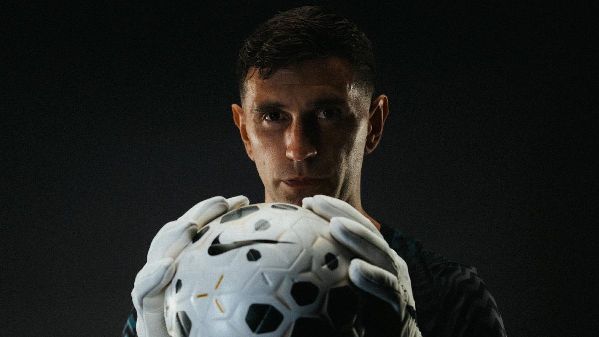 Emiliano Martinez resmen Chelsea'de