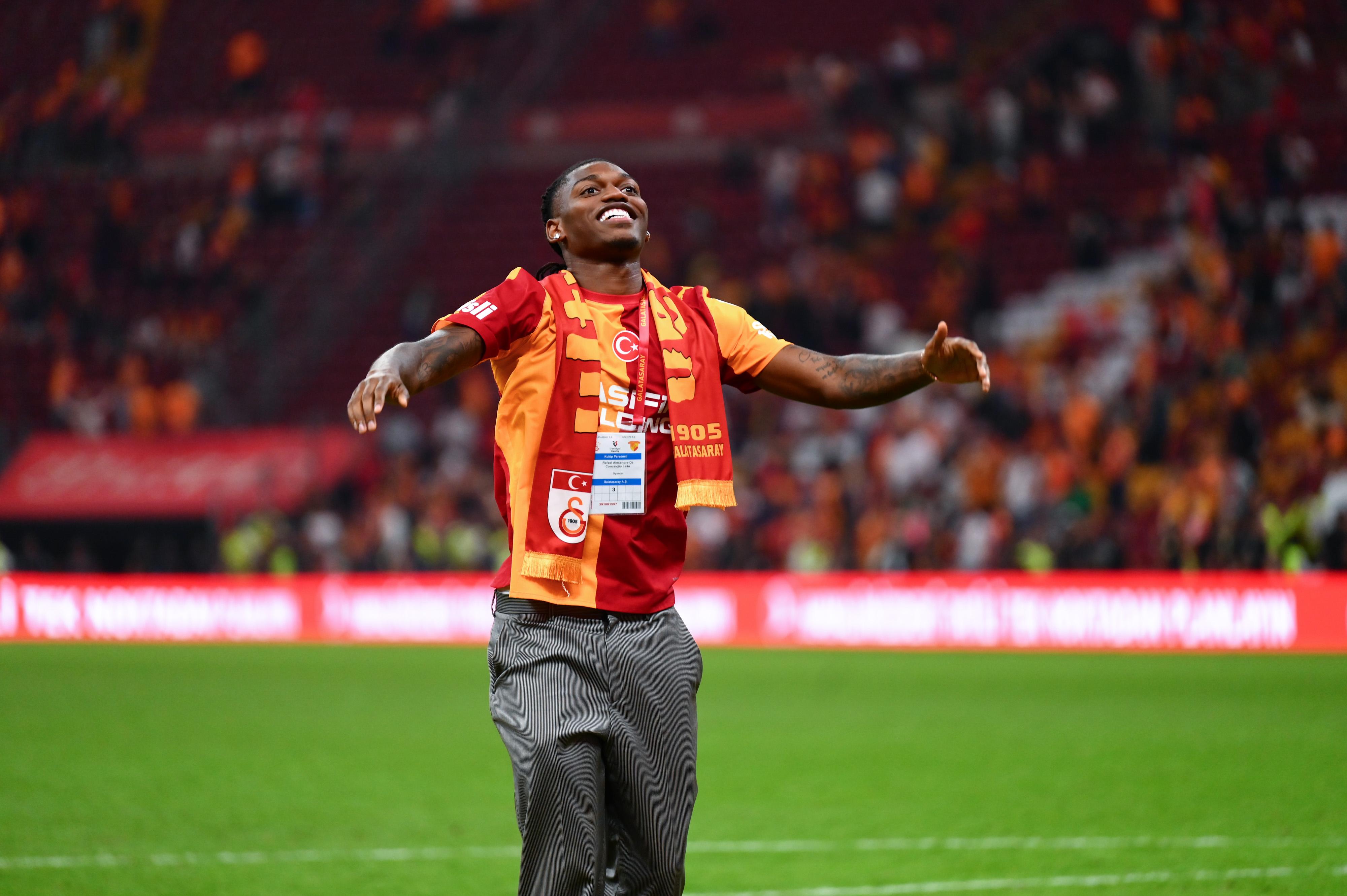 Galatasaray, KAP'a bildirdi! Rafael Leao'nun bonservisi ve maaşı belli oldu